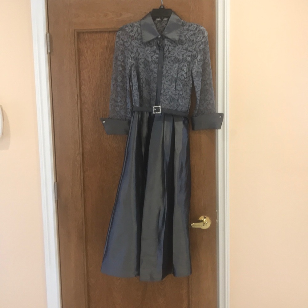 Long dress goes over the knees worn once